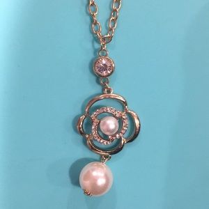 Pearl pendant necklace